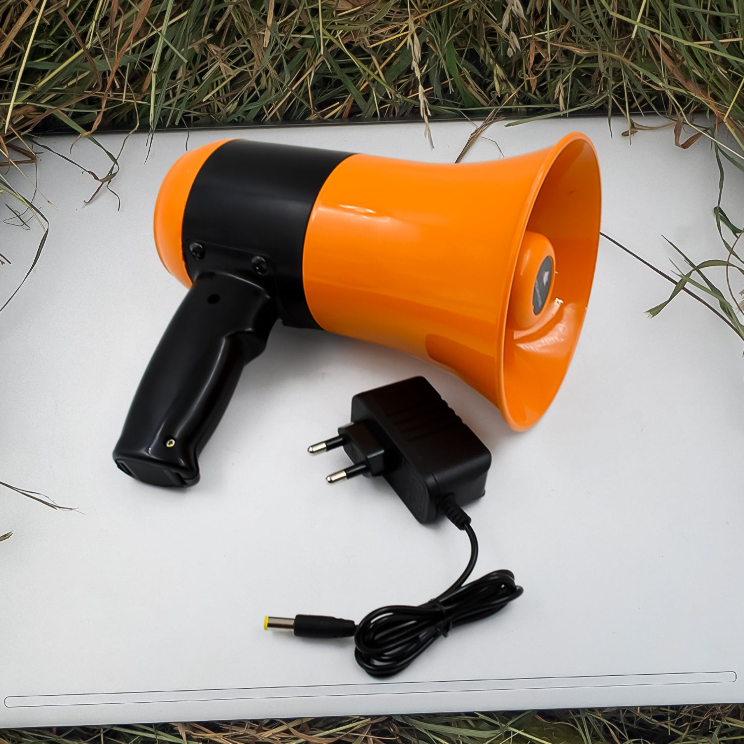 01_d33bfb5c-6f27-4d81-82e1-ba01d0ccbbbd.jpg 150W Bluetooth Megaphone with PA System, Music & Siren - Image 1
