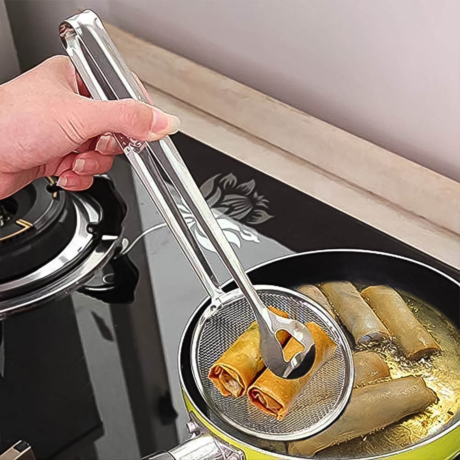 02_e944c20c-2880-40dd-bf41-4c7cad4a289c.jpg 2In1 Stainless Steel Filter Spoon with Clip Food Kitchen Oil-Frying Multi-Functional - Image 1