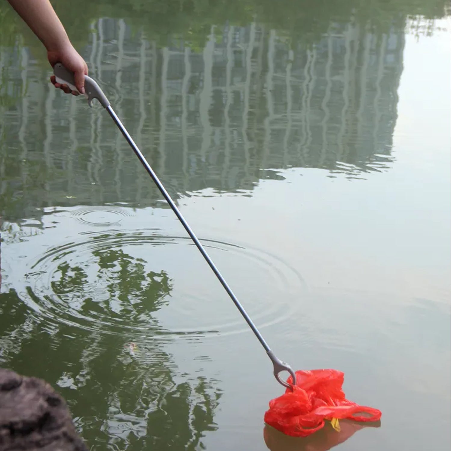 03_21e79dfc-e801-4209-8a88-e55ebd34f397.jpg Lightweight Garbage Picker Tool for Kitchen Waste - Image 1