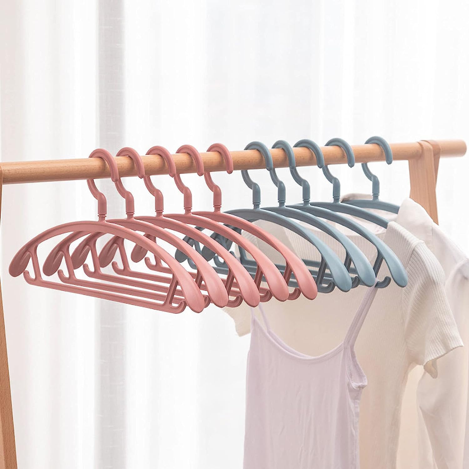 03_4be2b323-c8b3-44b2-a32f-c5c0bd7327a9.jpg Plastic Clothes Hangers, Slim & Durable Space-Saving Hangers (10 Pack) - Image 1