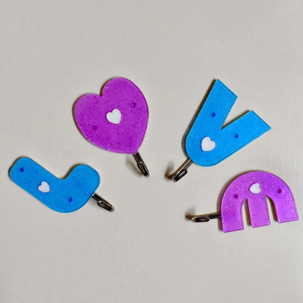 03_d613dd6f-10ee-4e4e-bb81-5cc46ace20c3.jpg Love Shape Self Adhesive Hooks - Image 1