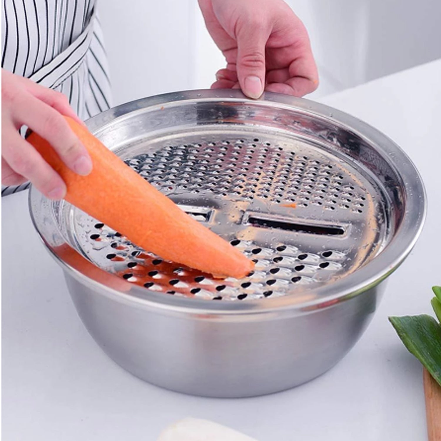 04_9e139bb9-4545-4eaa-9a0a-bcebcee22248.jpg 3in1 Kitchen multipurpose julienne grater salad maker with pasta server spoon - Image 1