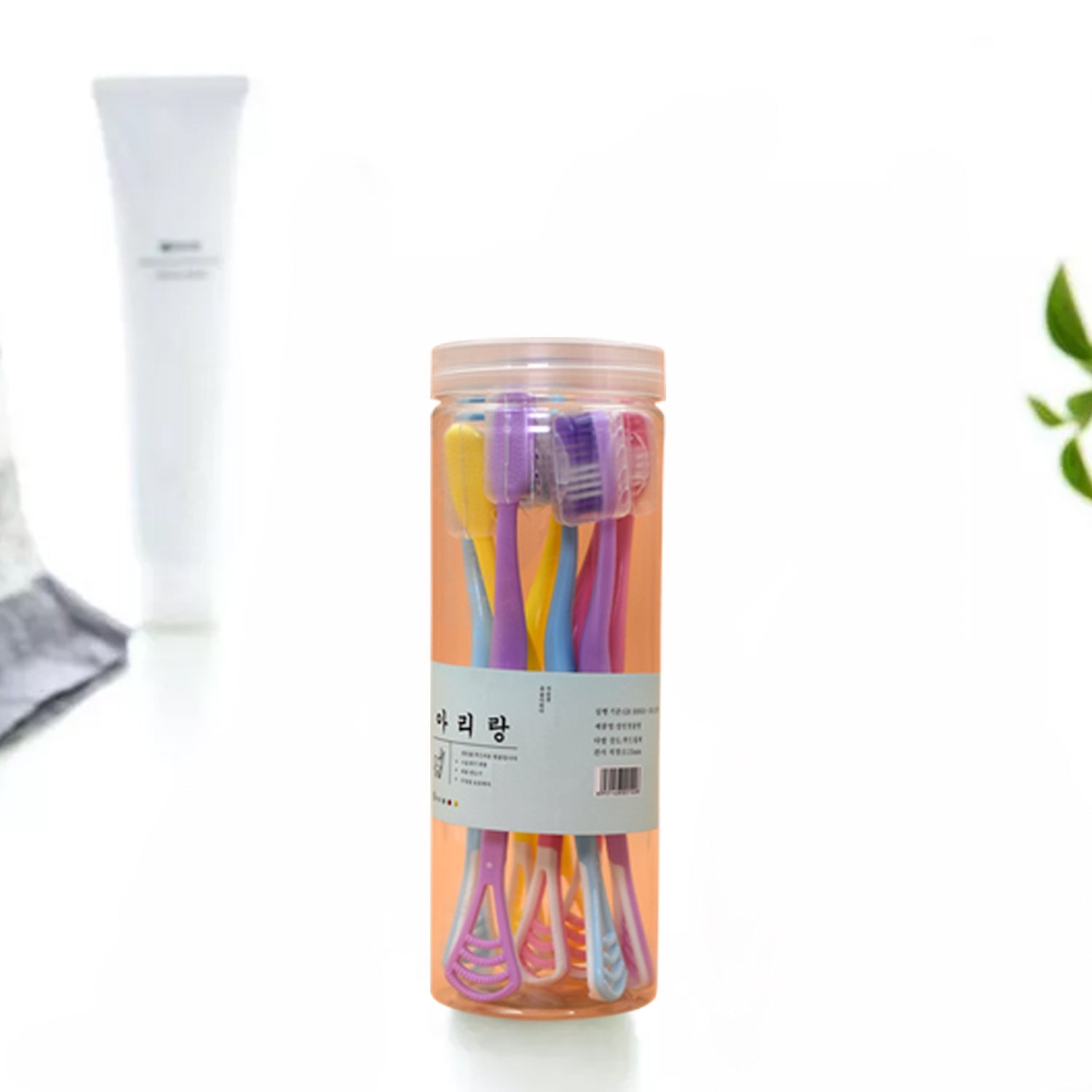 10_fa407e17-60a1-489a-95a9-8b9a0bb5487e.jpg 8 Pc 2-in-1 Toothbrush Case for Family Use - Image 1