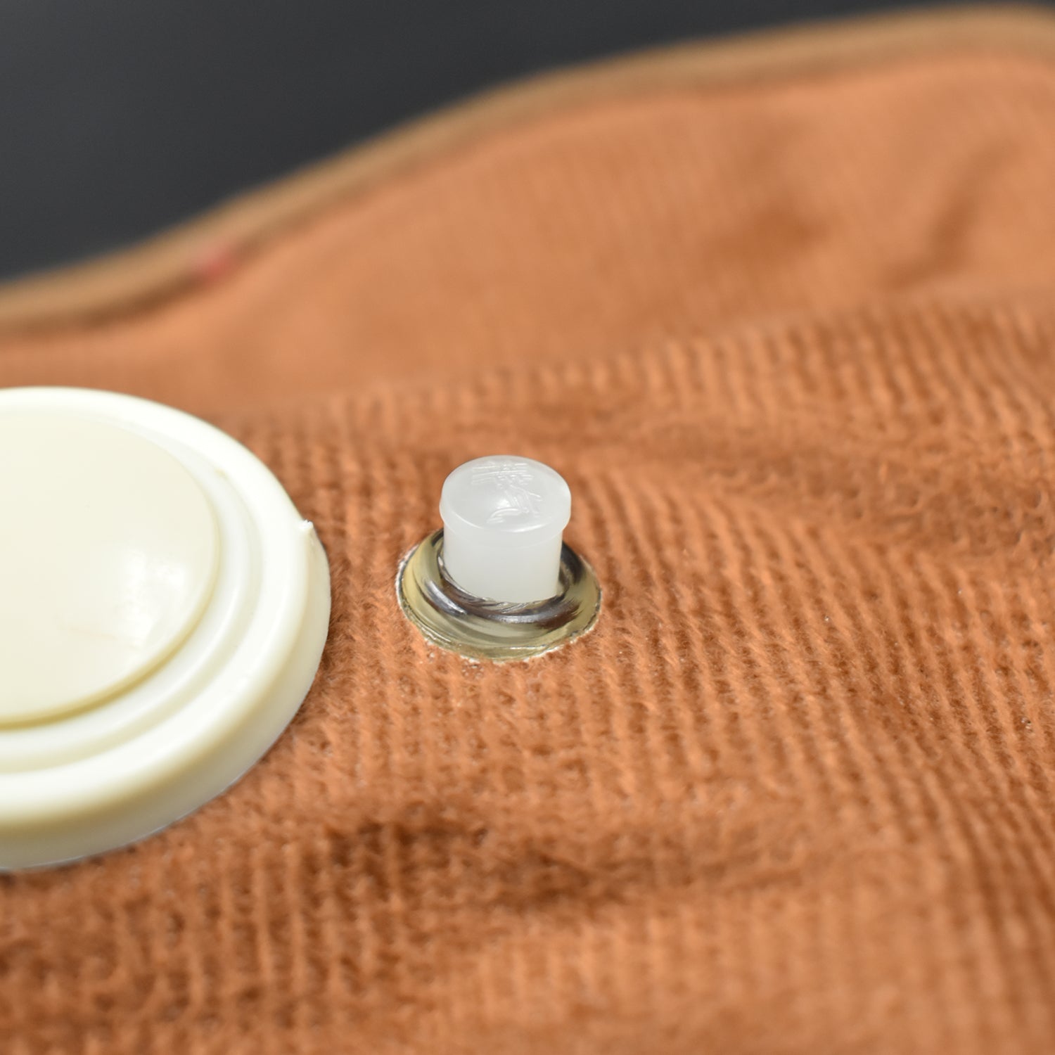 2image_2ee3d901-414c-4dee-9dd5-d4c05b79e405.jpg 5 Pc Hot Water Bag Water Stopper used as stopper while injecting nails on walls etc - Image 1