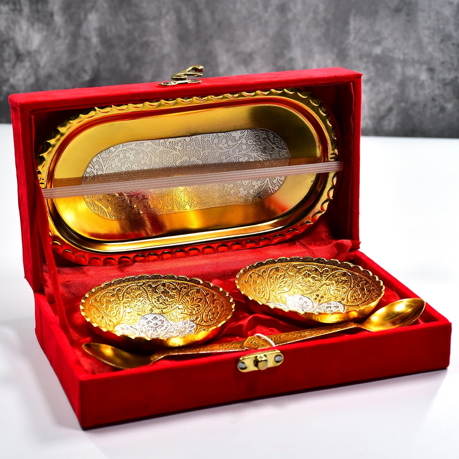 2image_6978cfc7-4f1a-4efc-adb4-5e47013fdd06.jpg Gold Silver Plated 2 Bowl 2 Spoon Tray Set - Image 1