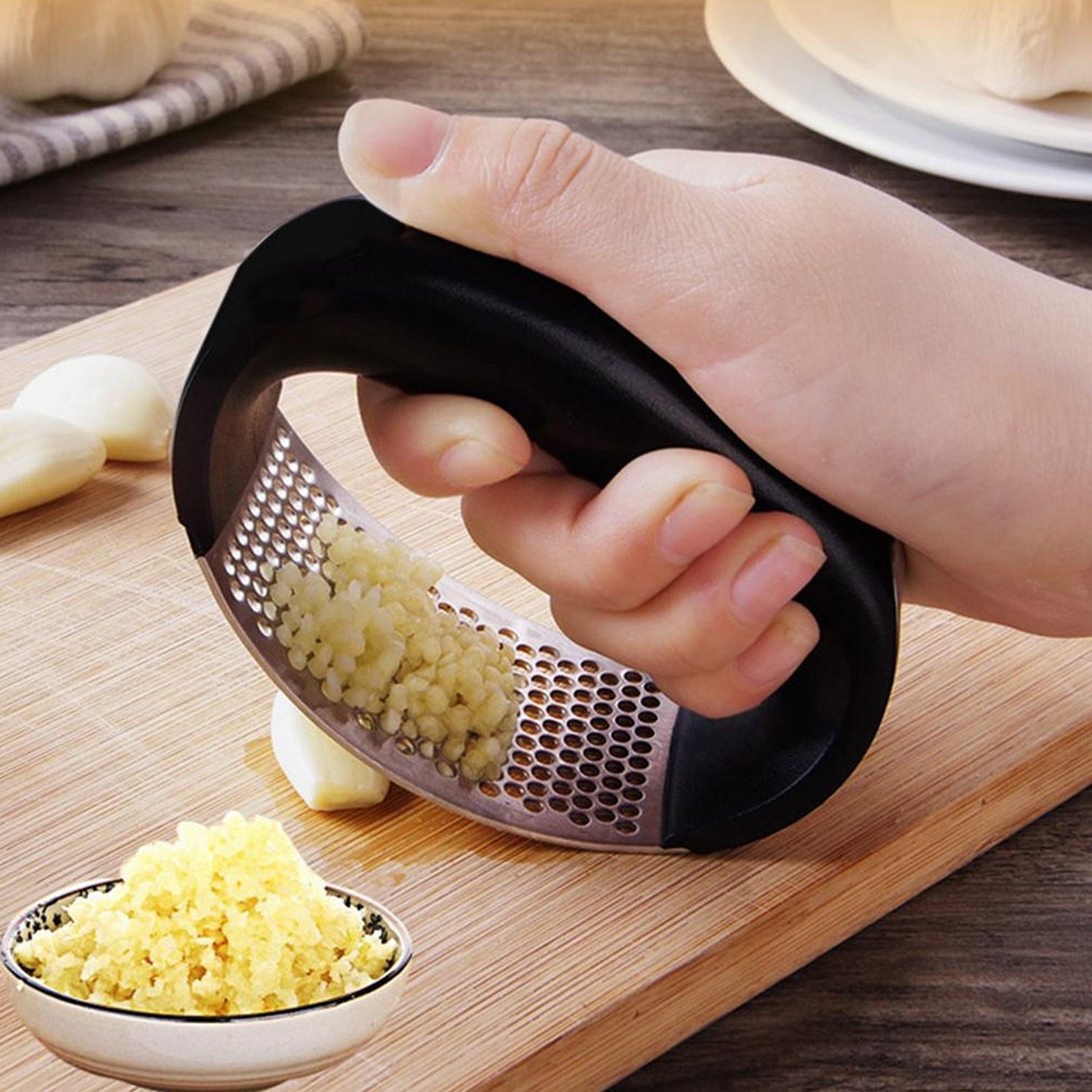 3_ffd4c923-c604-414a-8b22-5abcf1837e71.jpg Stainless Steel Garlic Press Crusher for Kitchen - Image 1