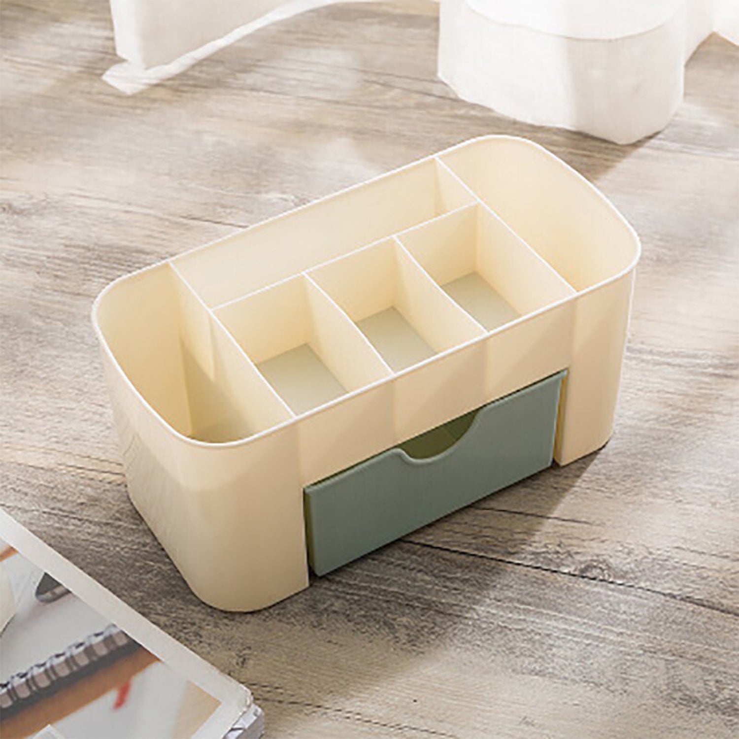 5image_f06d1cd7-5d78-44a8-af31-6276bfa581fa.jpg Makeup Cutlery Box Used storing makeup equipments and kits used by womens and ladies - Image 1